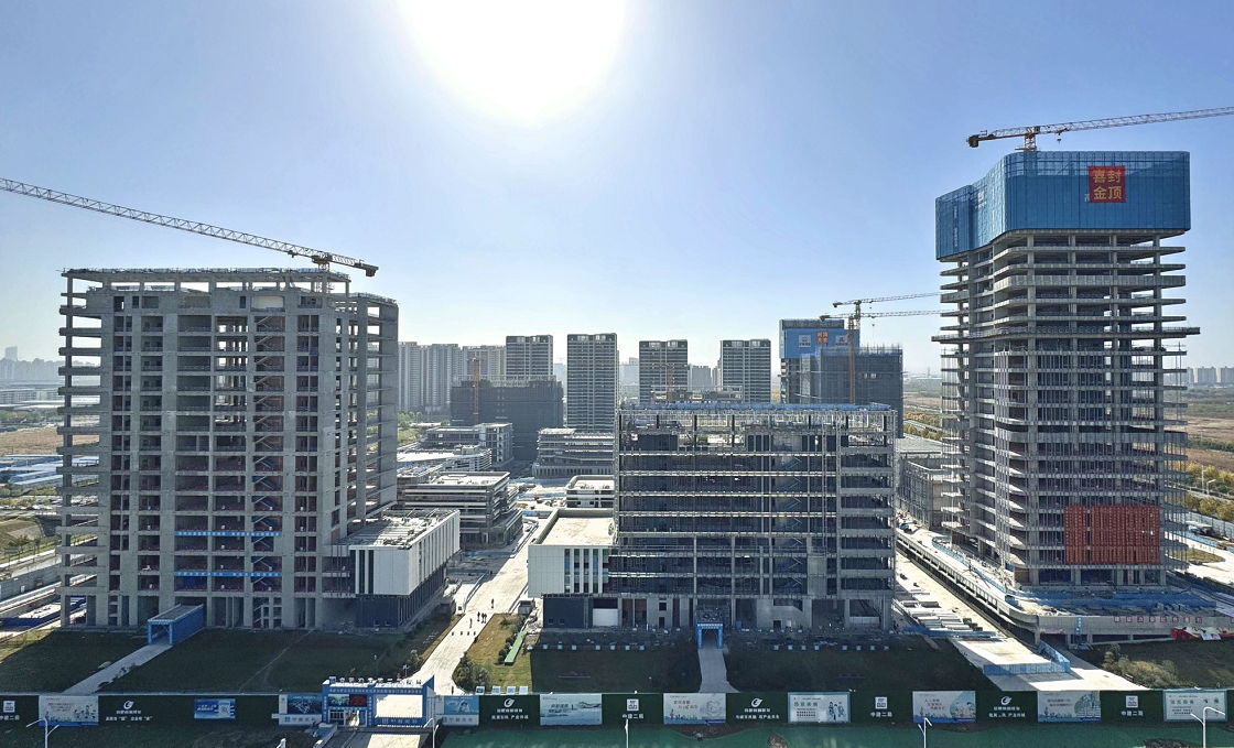 华东公司承建的合肥南岗科技成果加速器（南区）项目主体结构全面封顶.png